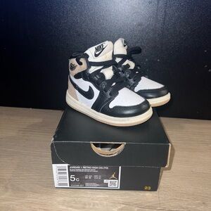 Nike White and Navy Blue High-Top Sneakers